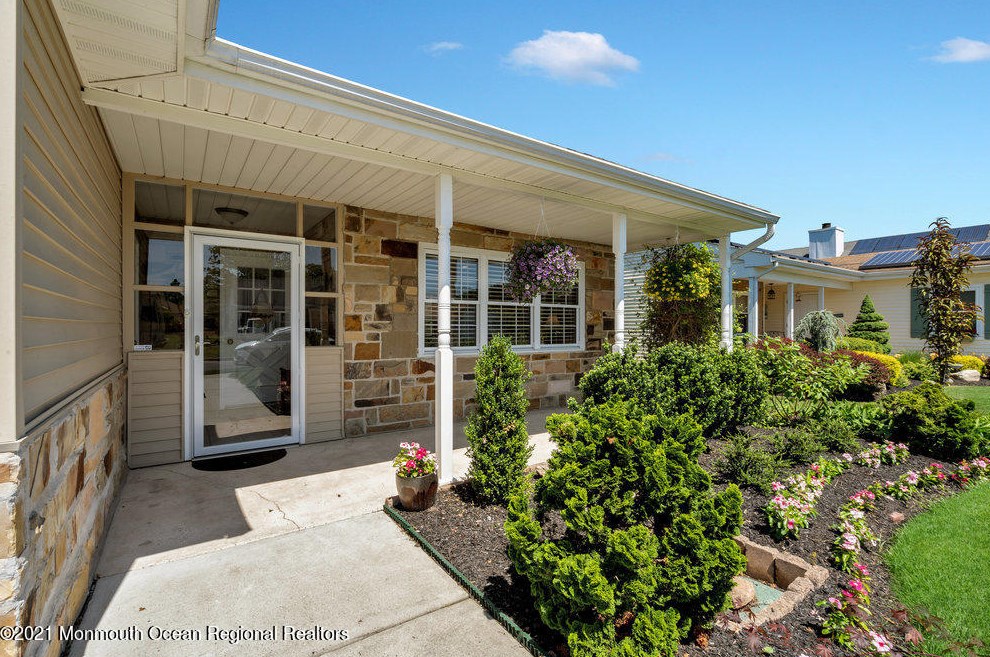 30 Chatham Pl, Southampton NJ  08088-1108 exterior