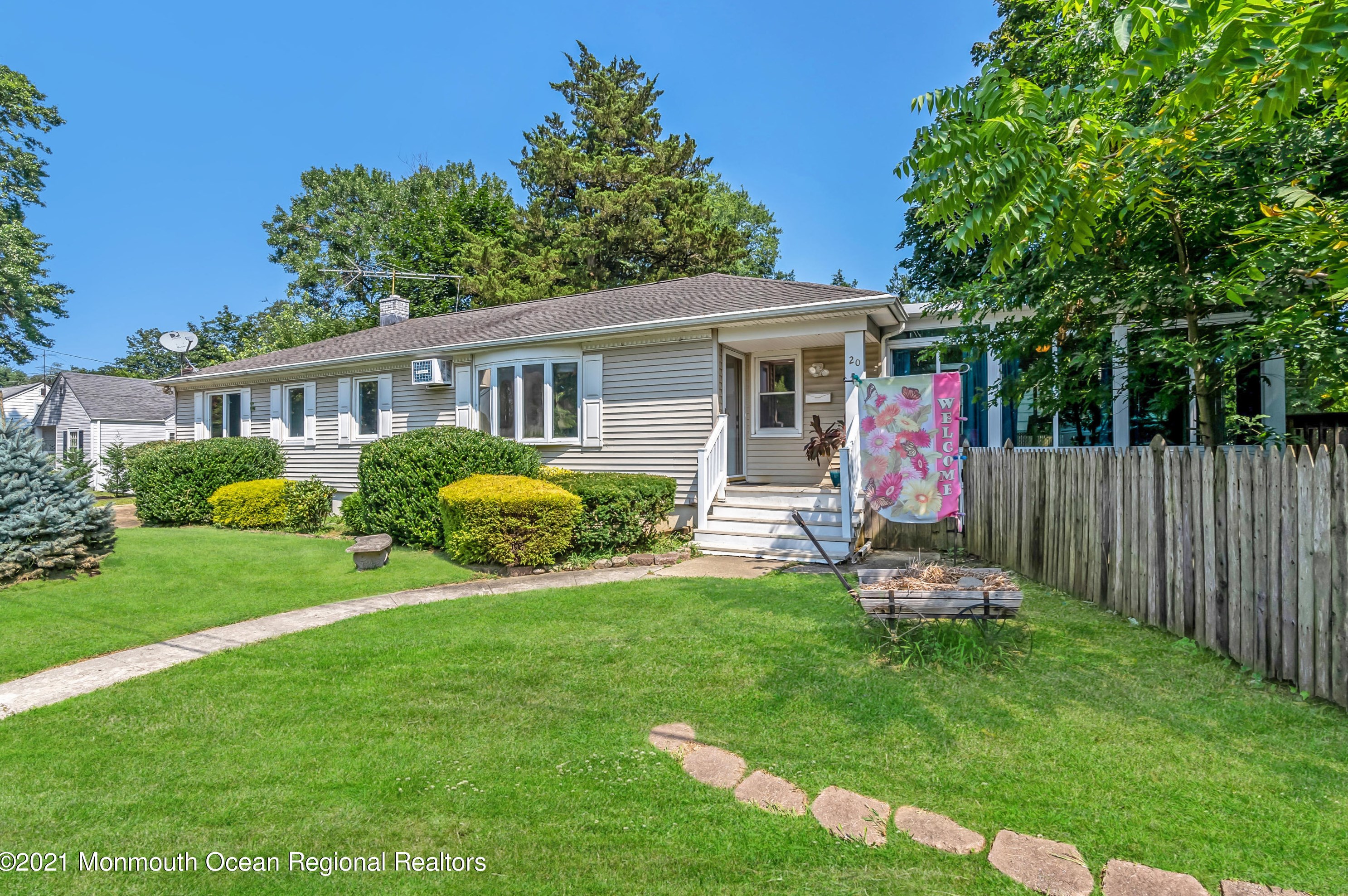20 Irving Pl, Tinton Falls, NJ 07724