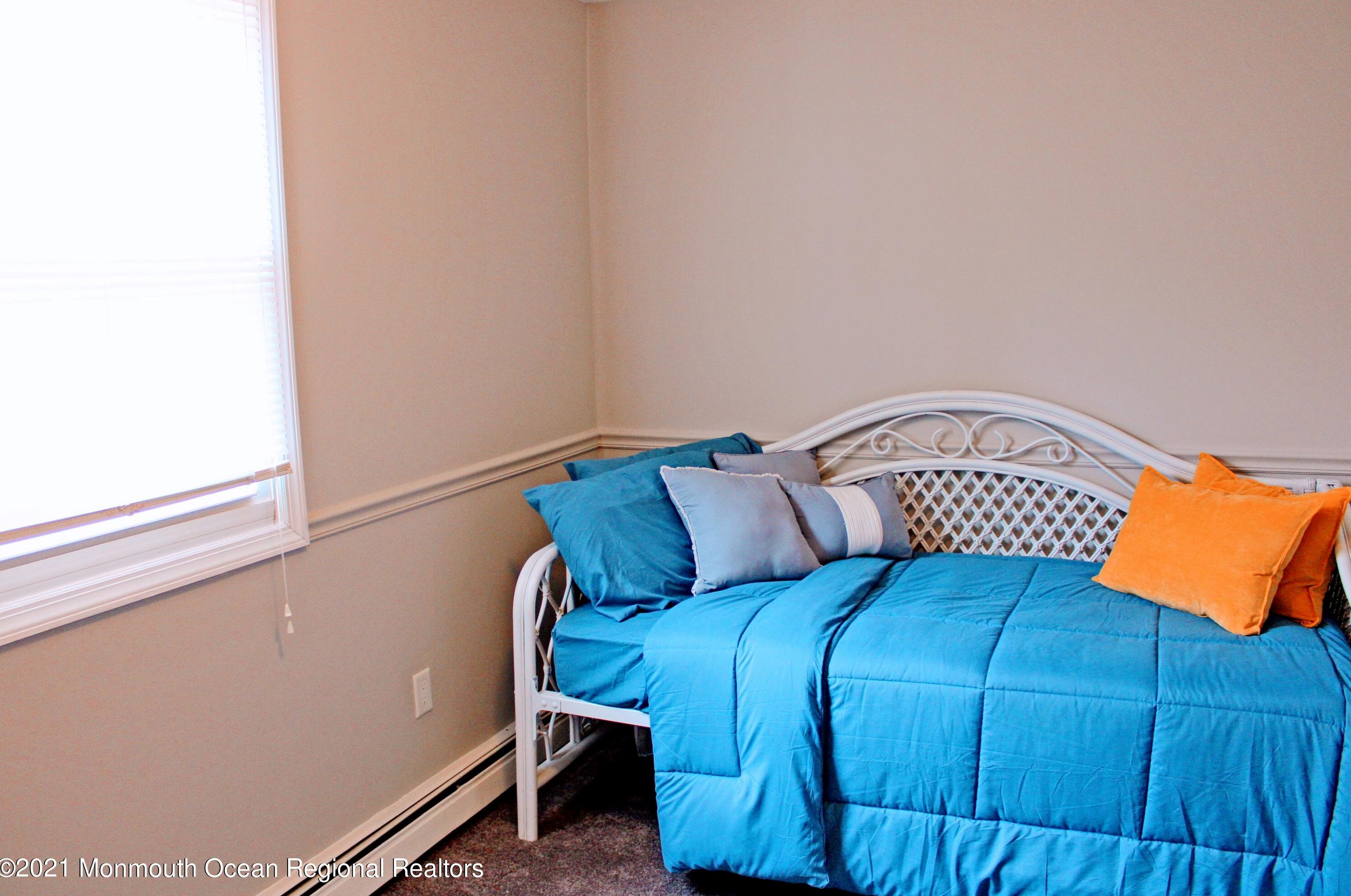 39 Laurelhurst Dr, Keyport NJ  07735-5209 exterior