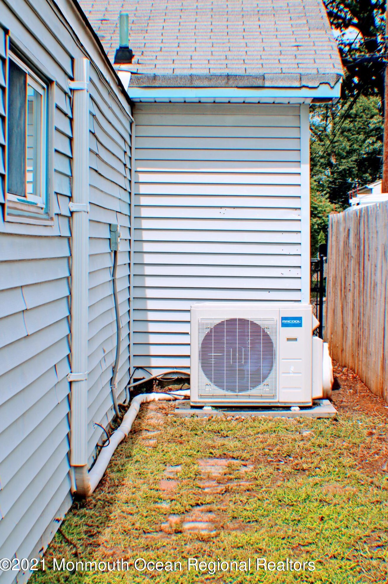 39 Laurelhurst Dr, Keyport NJ  07735-5209 exterior