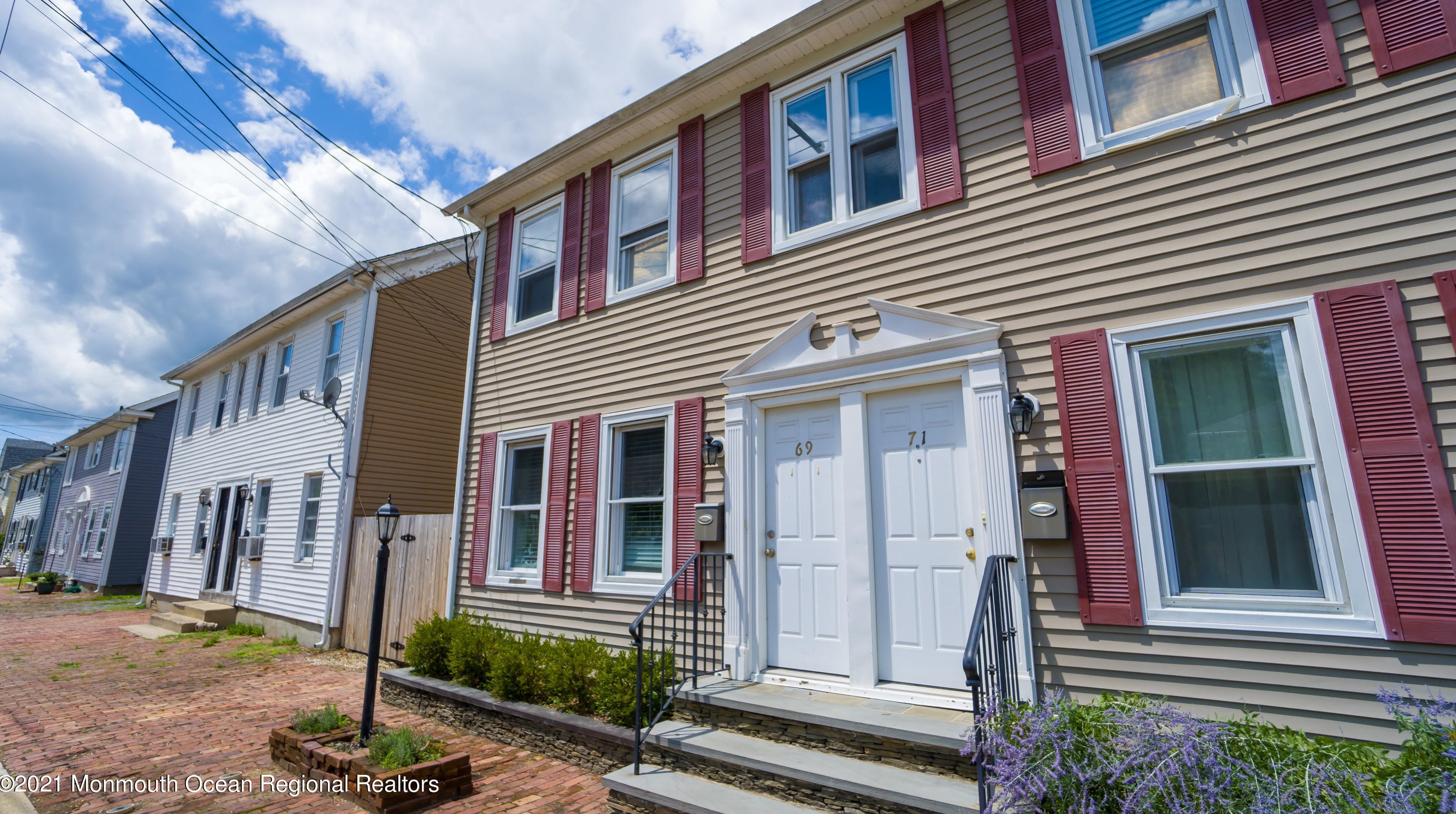 69 Linden Pl, Tinton Falls, NJ 07701