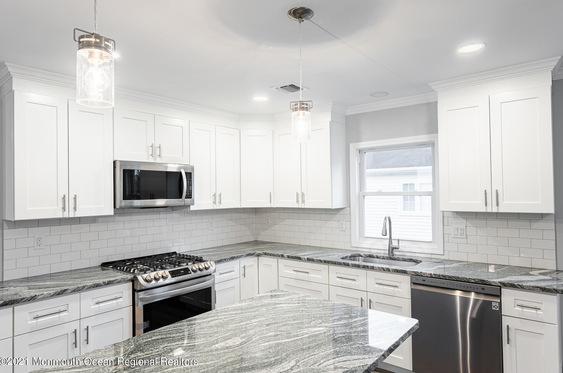 24 Maracaibo Pl, Toms River NJ  08757-4140 exterior
