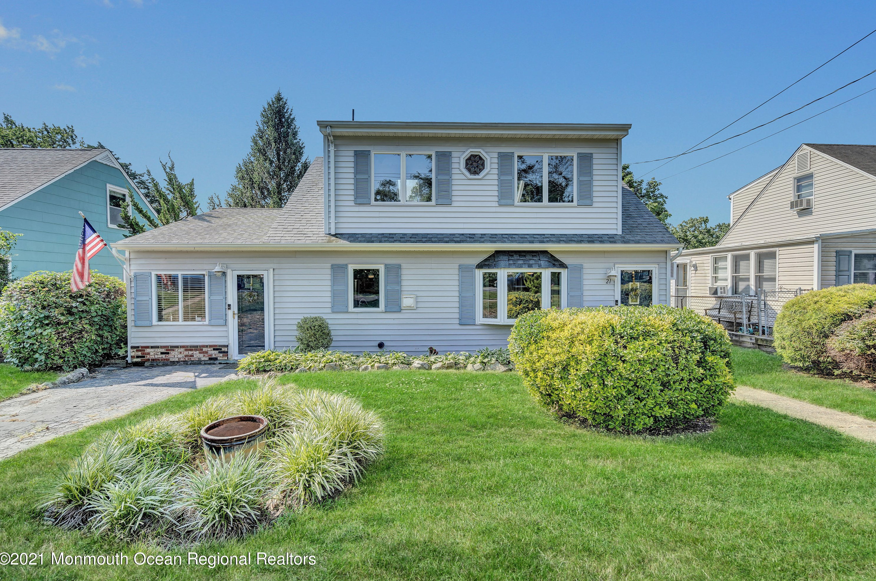 21 Fairway Dr, Toms River NJ  08753-6878 exterior