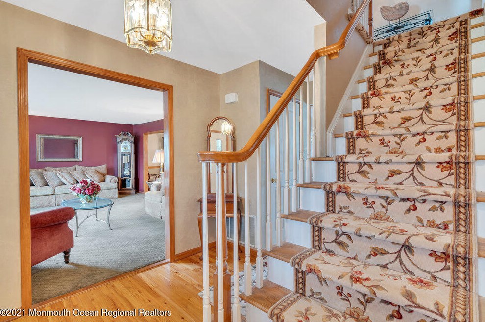 301 Plymouth Dr, East Freehold, NJ 07728