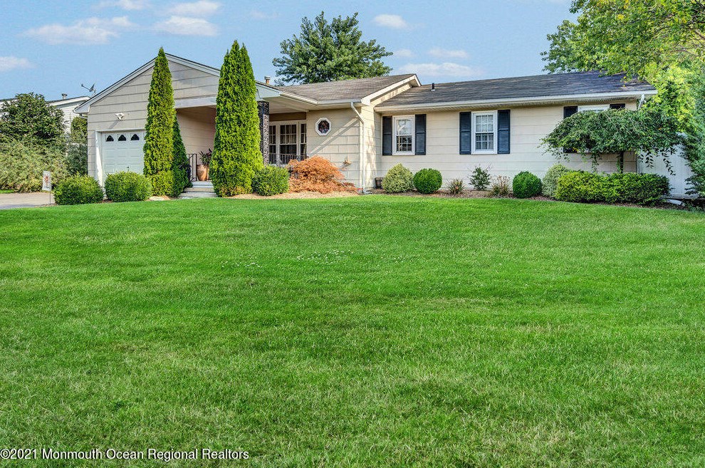 35 Carver St, Berkeley Township, NJ 08721