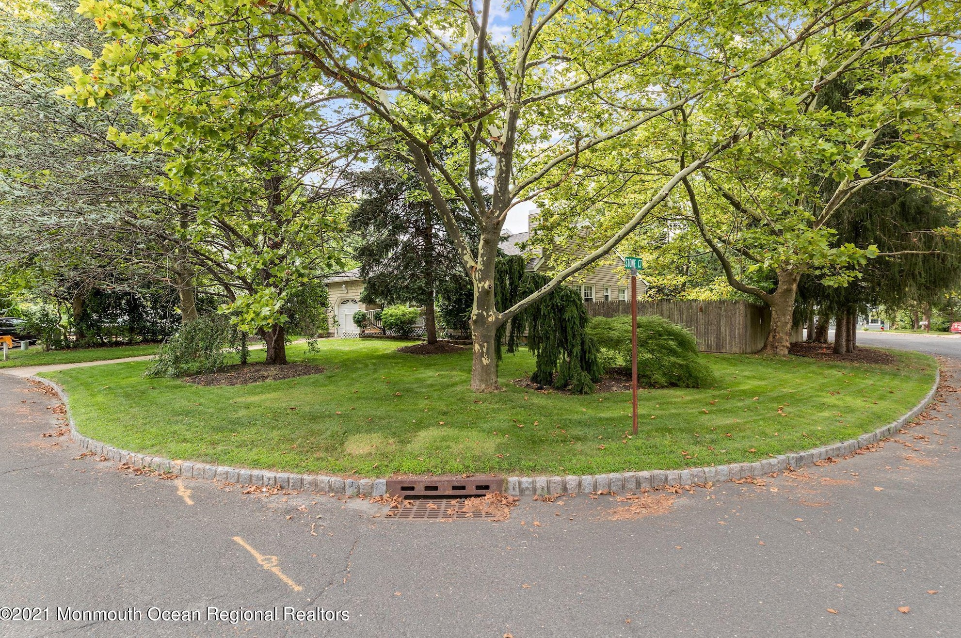 3 Rachele Ct, Matawan, NJ 07747-9665