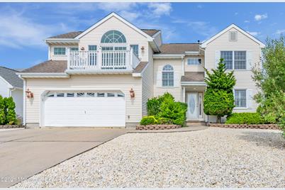 1341 Laurel Boulevard - Photo 1