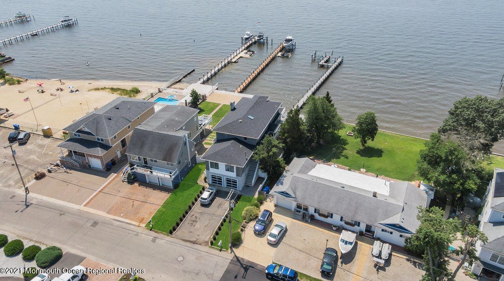 193 Bay Stream Dr, Toms River, NJ 08753-2510
