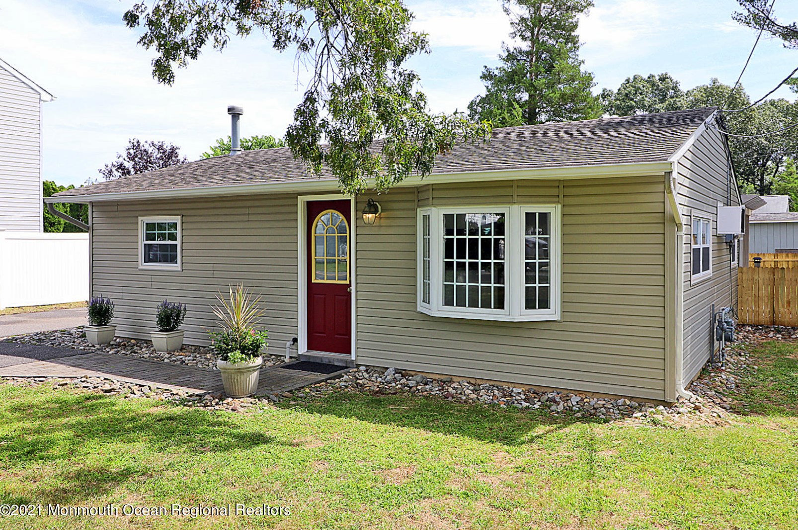913 Beach Blvd, Lacey, NJ 08731