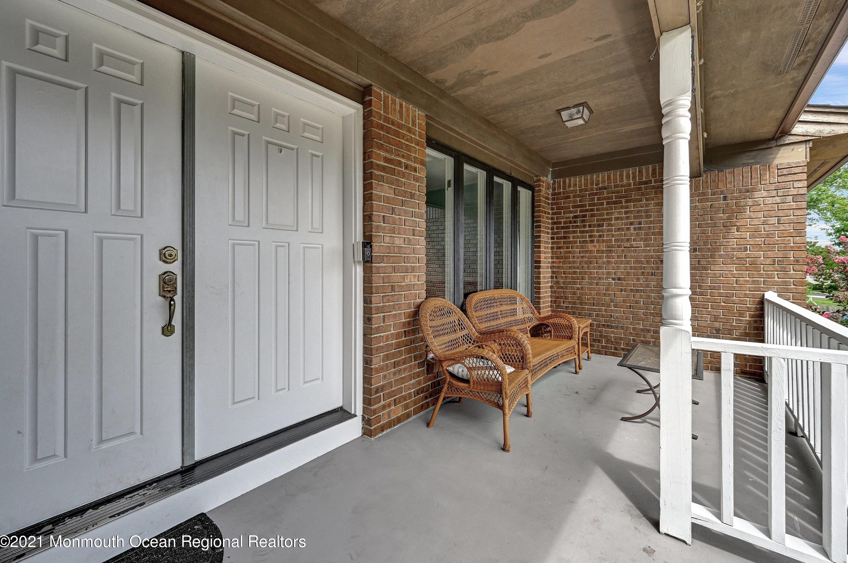 15 Winhar Pl, Oceanport, NJ 07757-1527