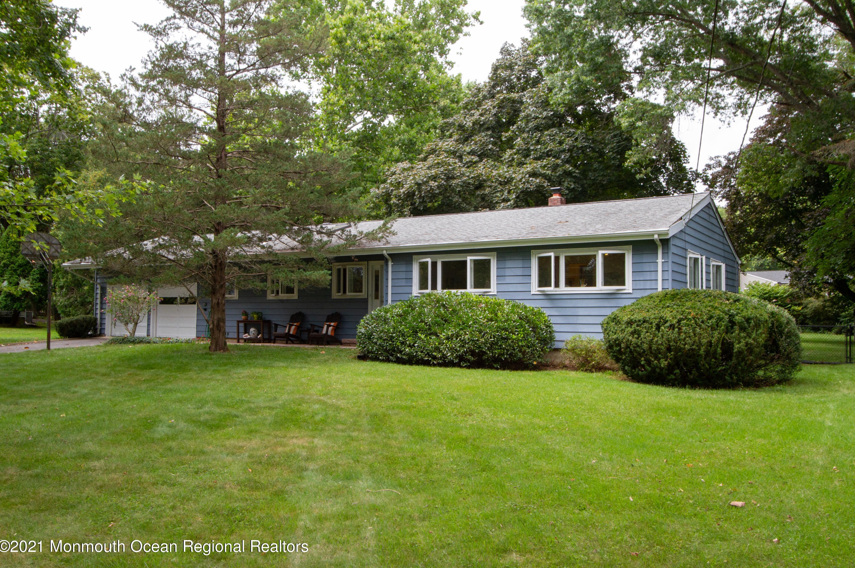 33 Mulberry Ln, Tinton Falls, NJ 07724
