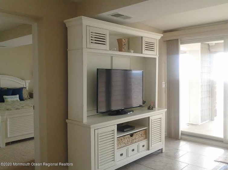 438 Highway 35 N Apt 2107, Mantoloking, NJ 08738