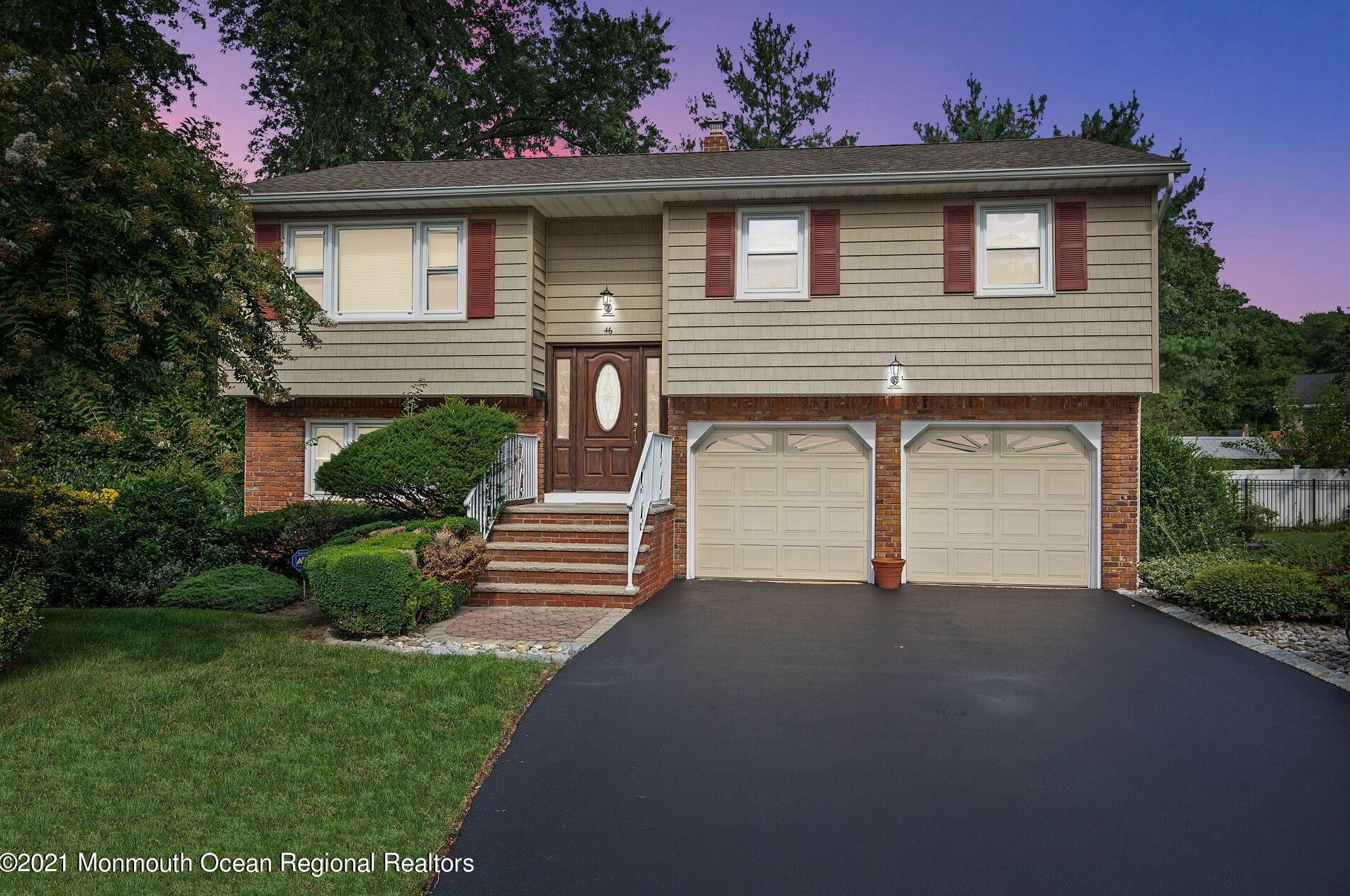 46 Tanglewood Rd, Middletown, NJ 07748