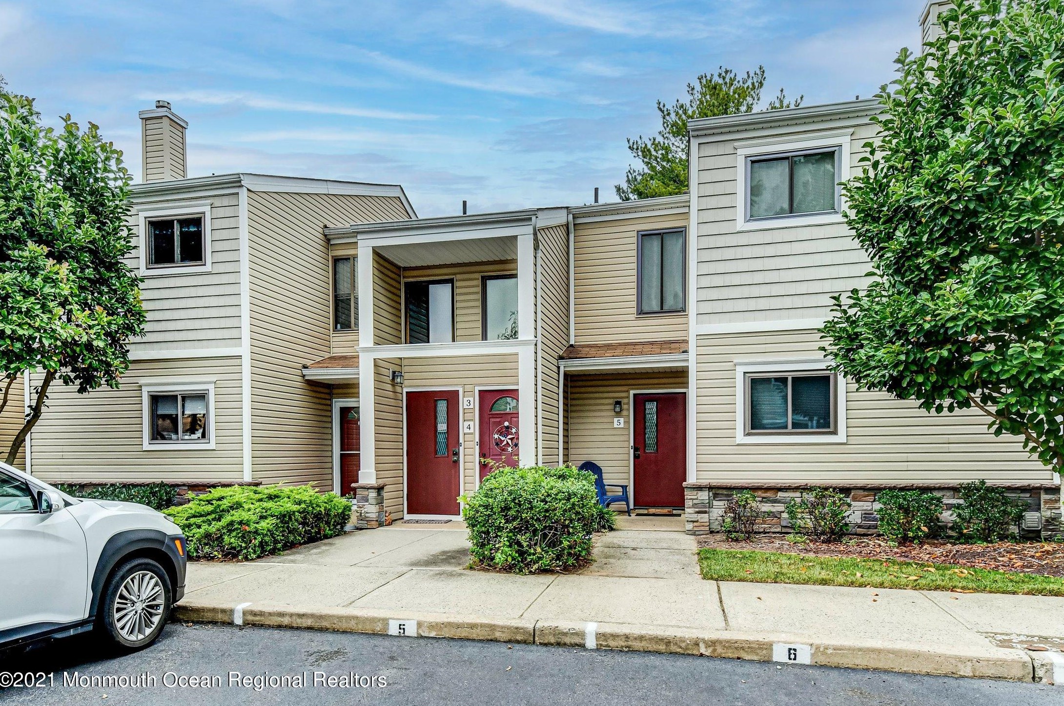 3 Carol Ct, Tinton Falls, NJ 07724