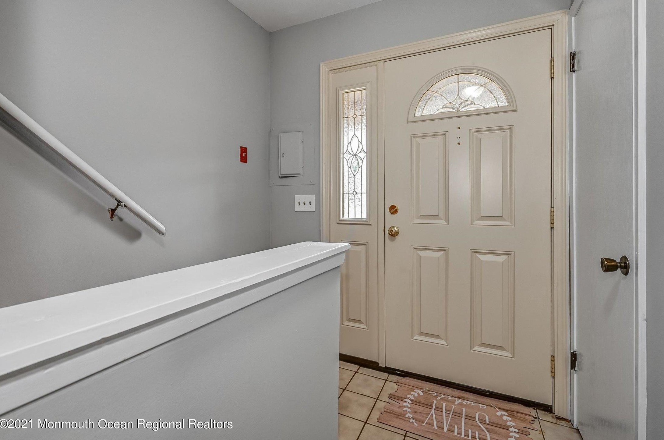 34 Queens Way, Millstone Township, NJ 07726-1626