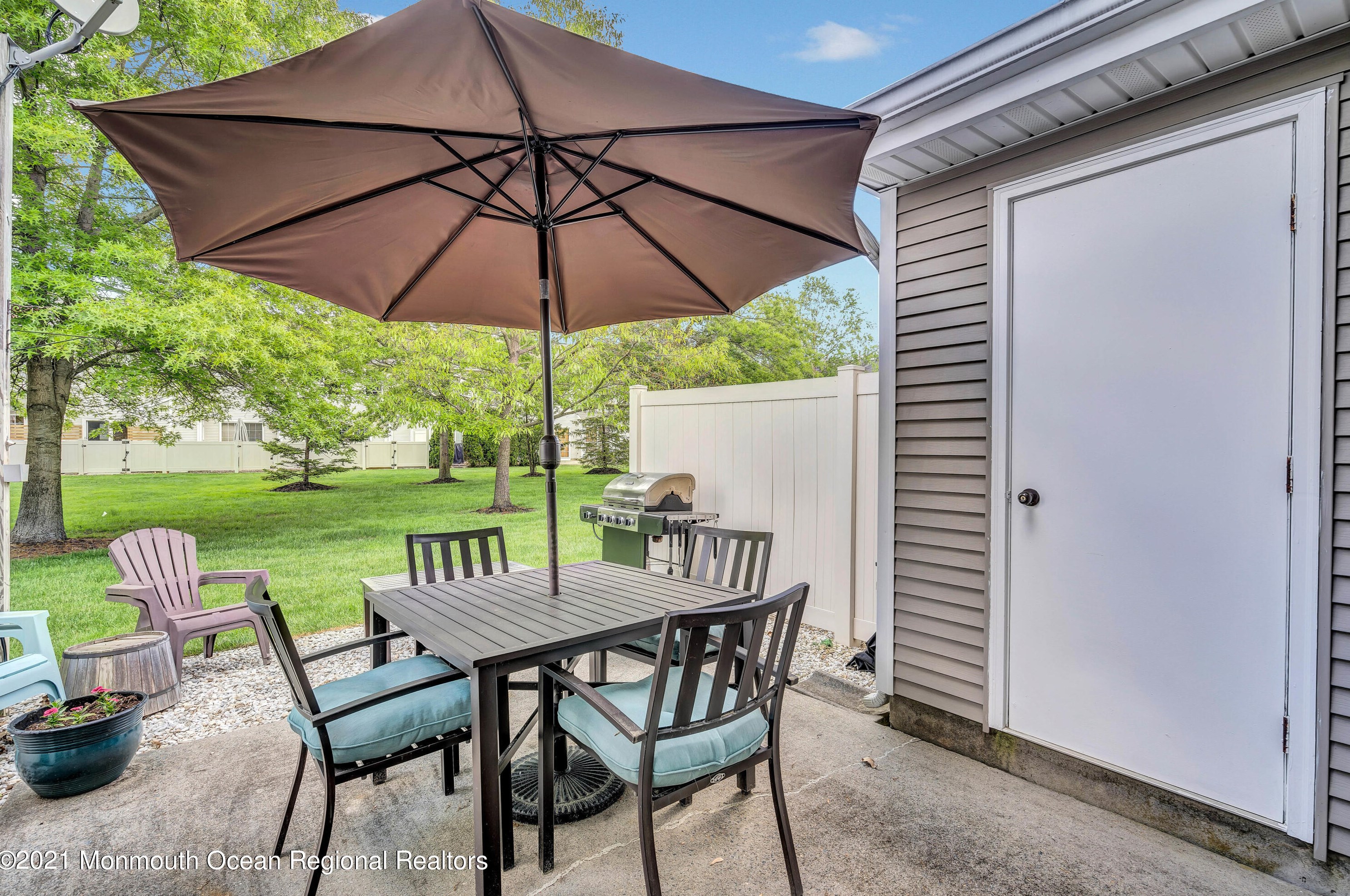 108 Wood Duck Ct, East Freehold NJ 07728-9522 exterior