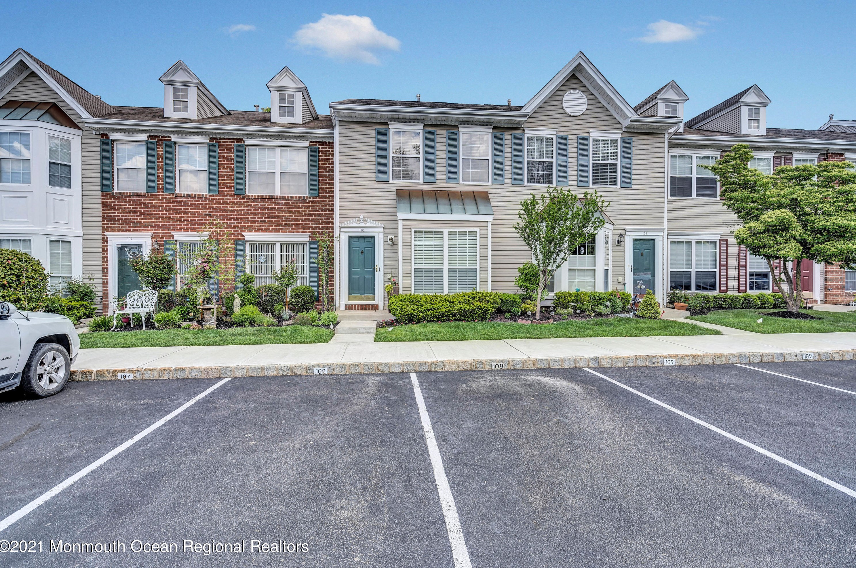 108 Wood Duck Ct, East Freehold, NJ 07728