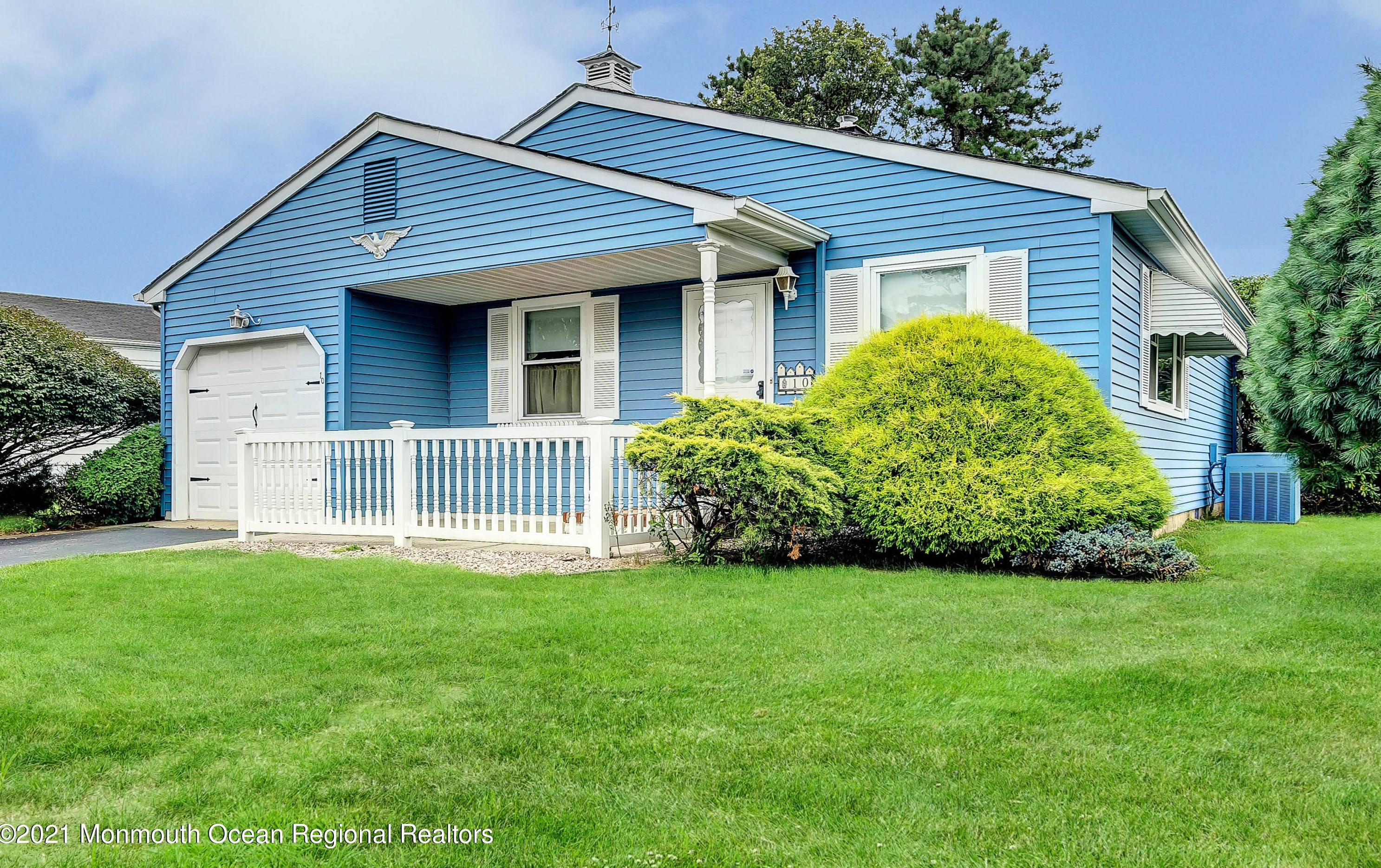 10 Inverell Dr, Toms River, NJ 08757-5944