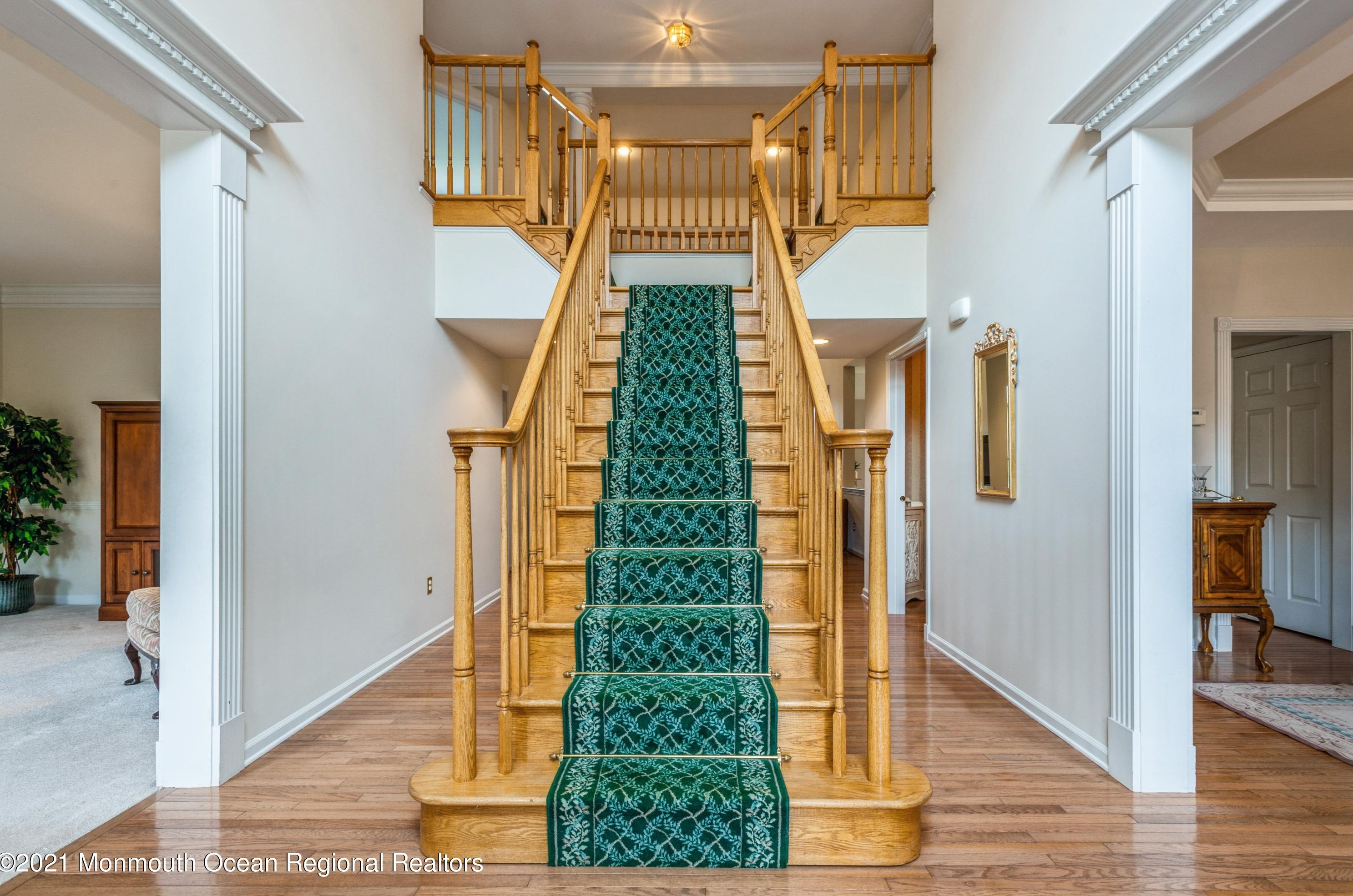 160 Forest Haven Ct, East Freehold, NJ 07728