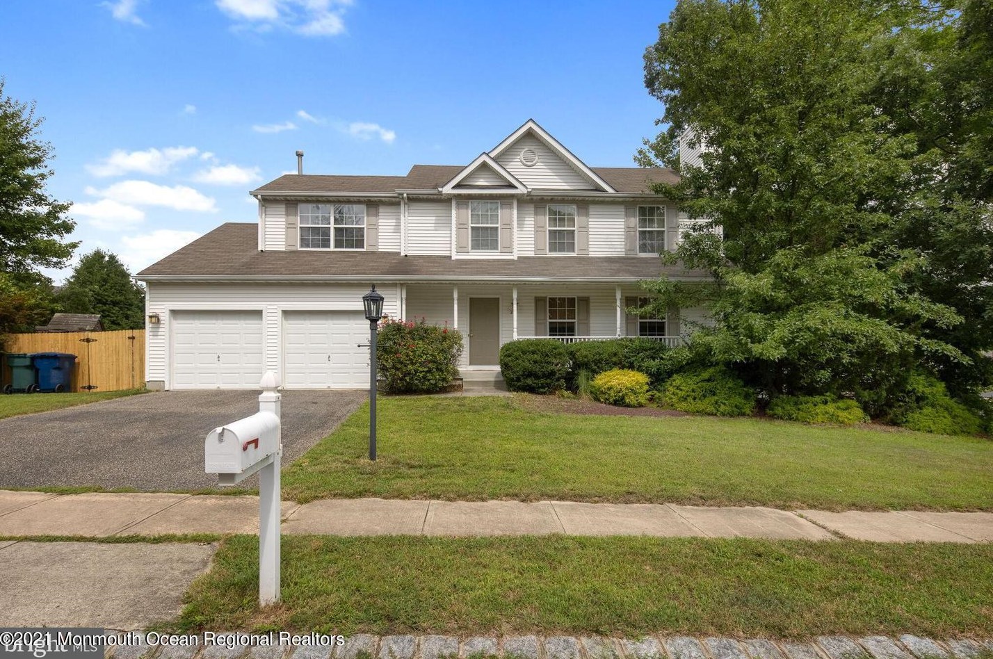 2 Hometown Ct, Tuckerton, NJ 08087-3627
