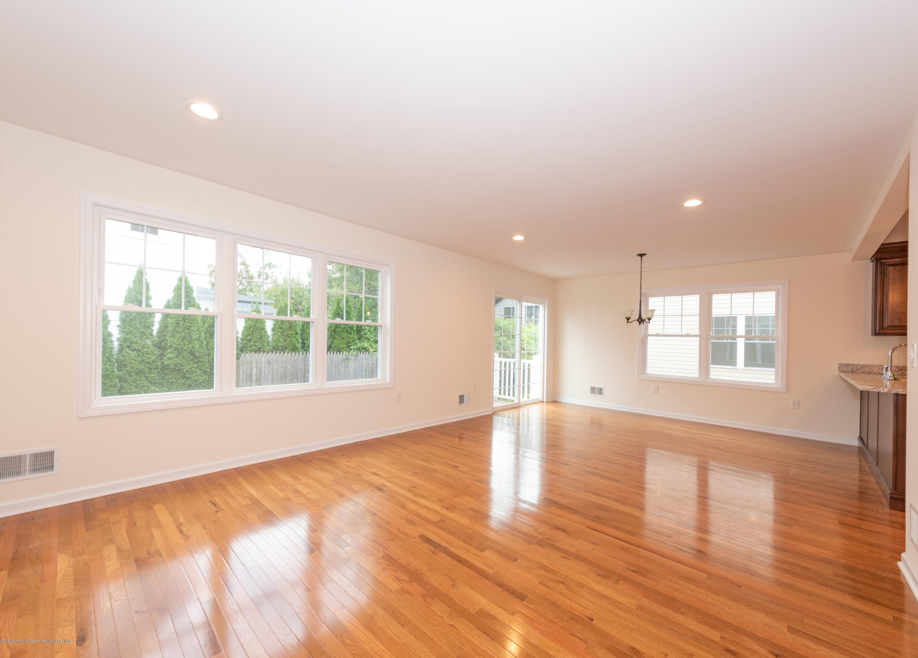 34 2nd St #2, Keyport, NJ 07735