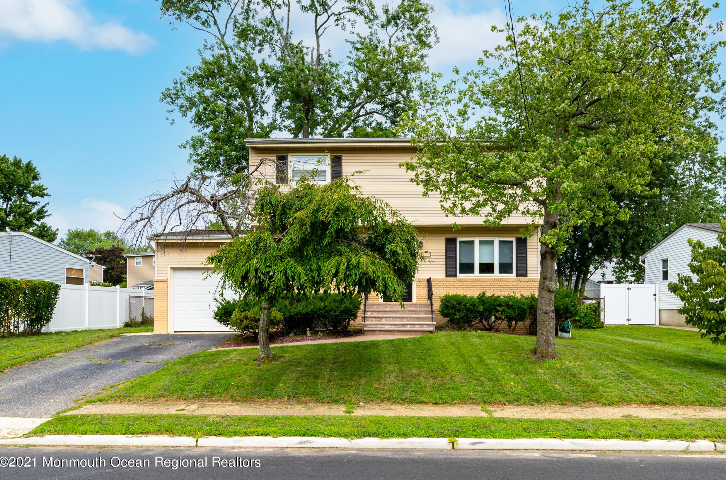 34 Dartmouth Dr, Hazlet, NJ 07730