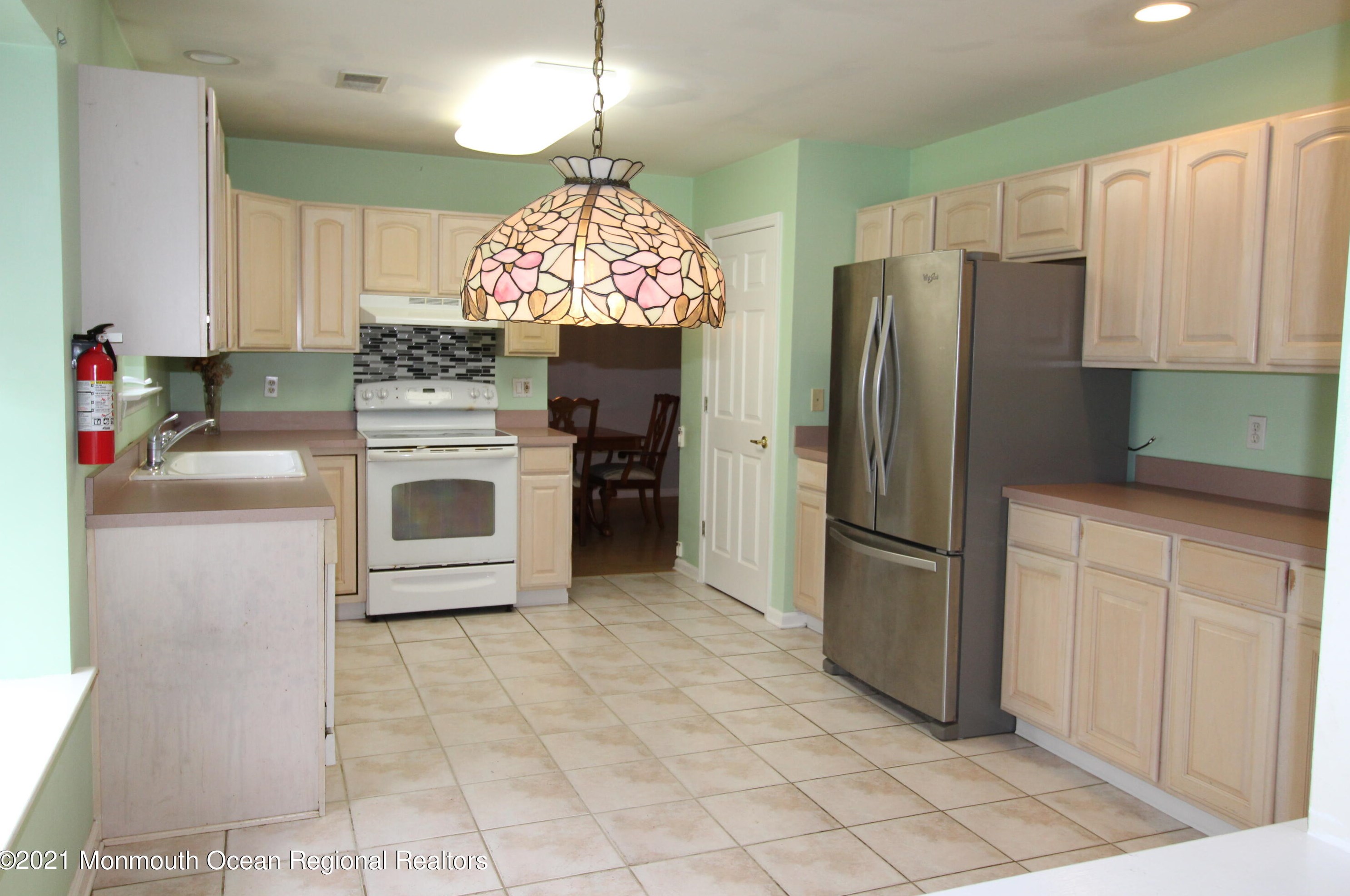 6 Strawberry Ln, Lakewood, NJ 08701