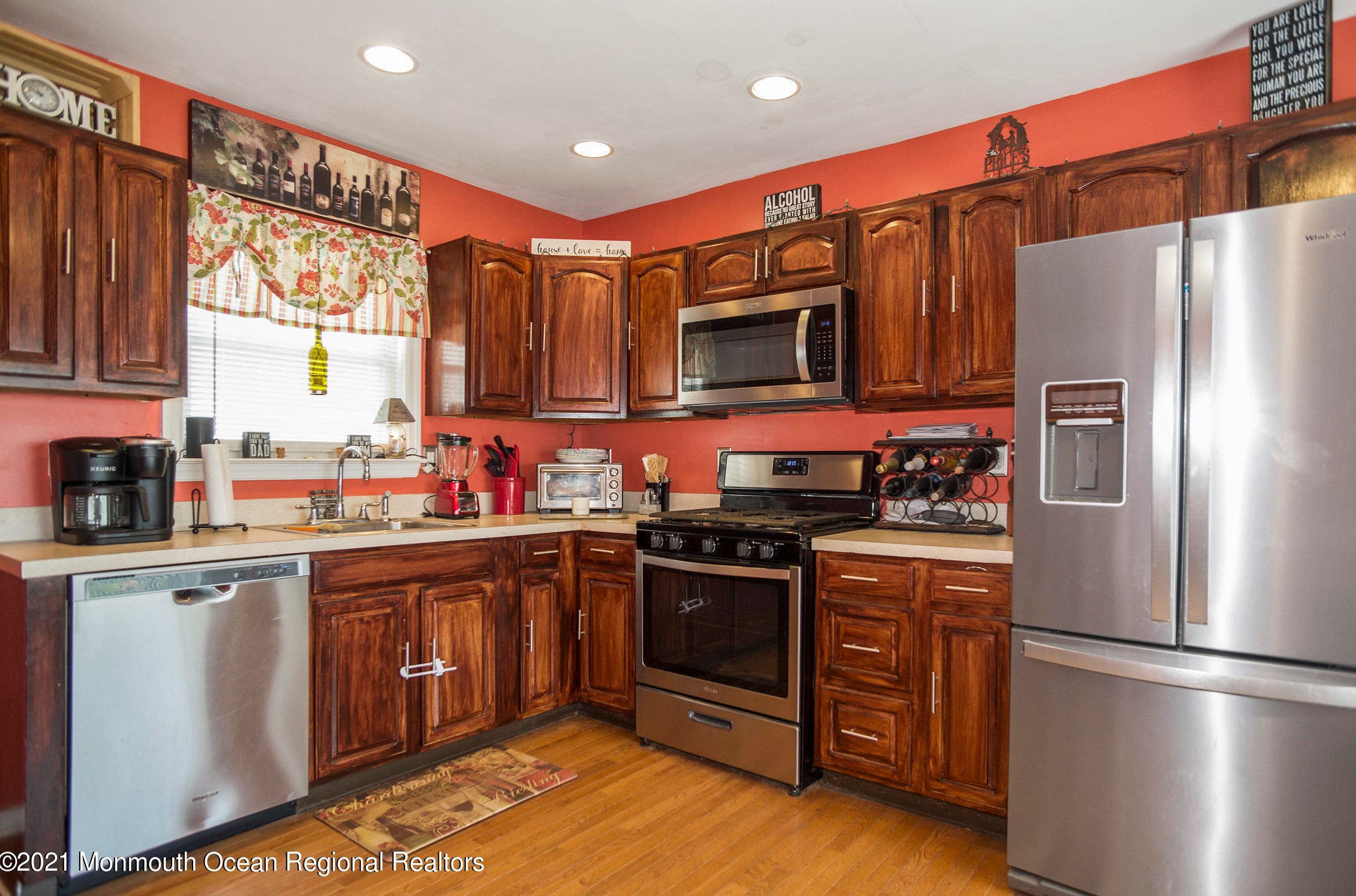 28 Bentley Ave, Trenton NJ  08619-3720 exterior