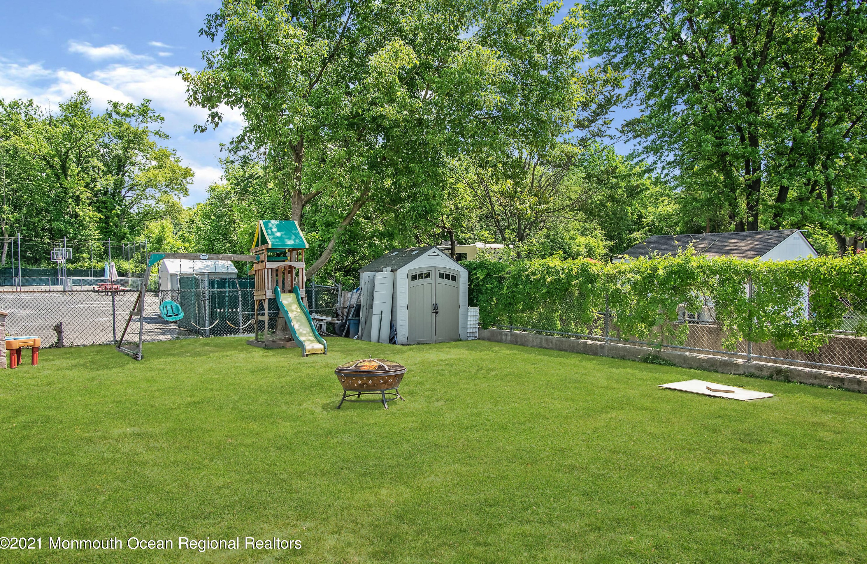 28 Bentley Ave, Trenton NJ  08619-3720 exterior