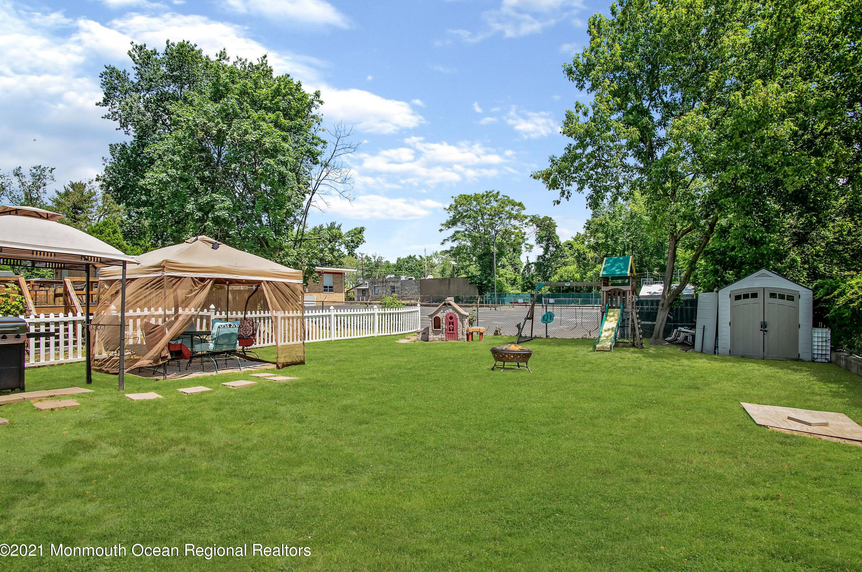 28 Bentley Ave, Trenton NJ  08619-3720 exterior