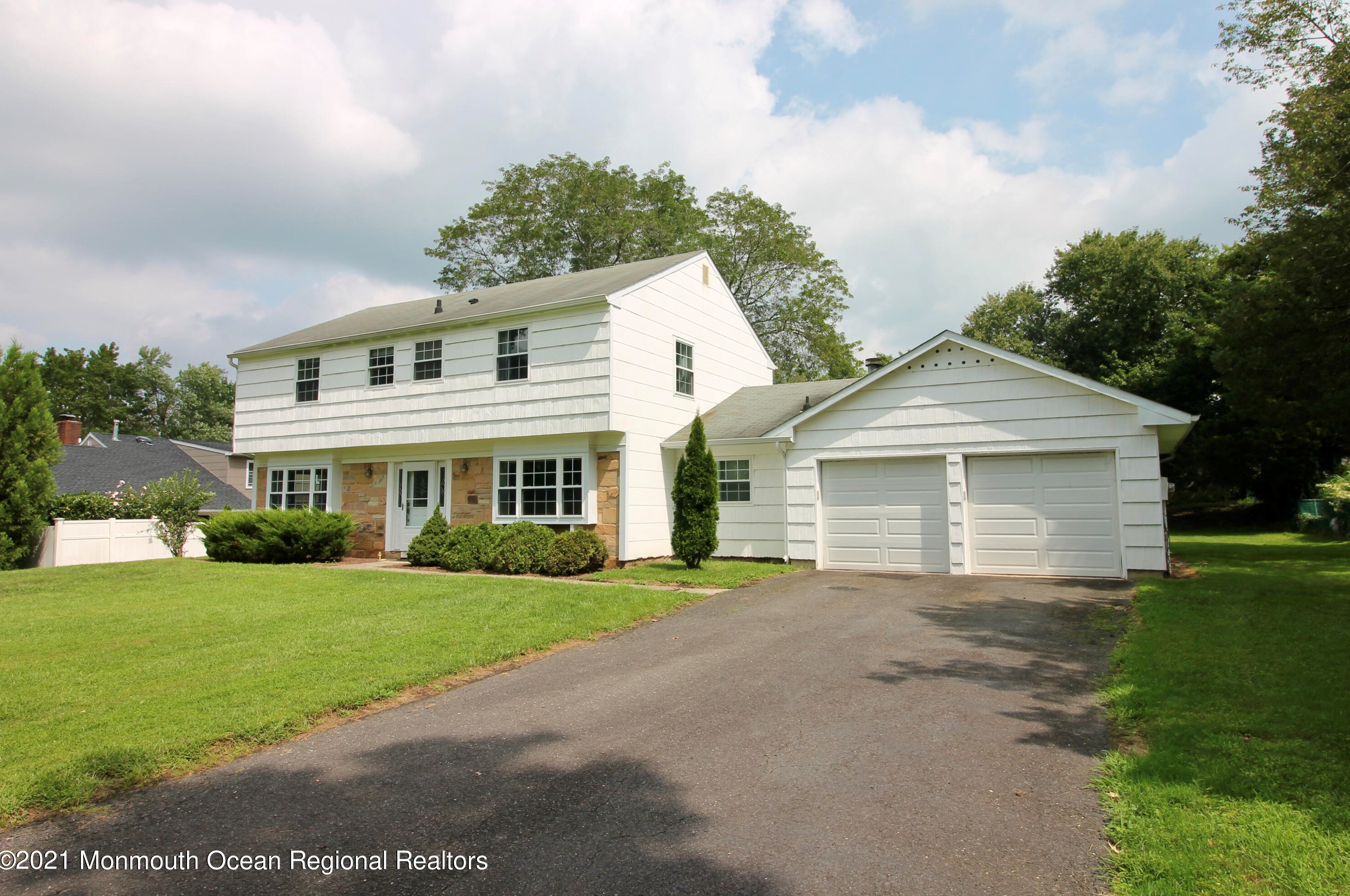 14 Lafayette Mills Rd, Millstone Township, NJ 07726-2807
