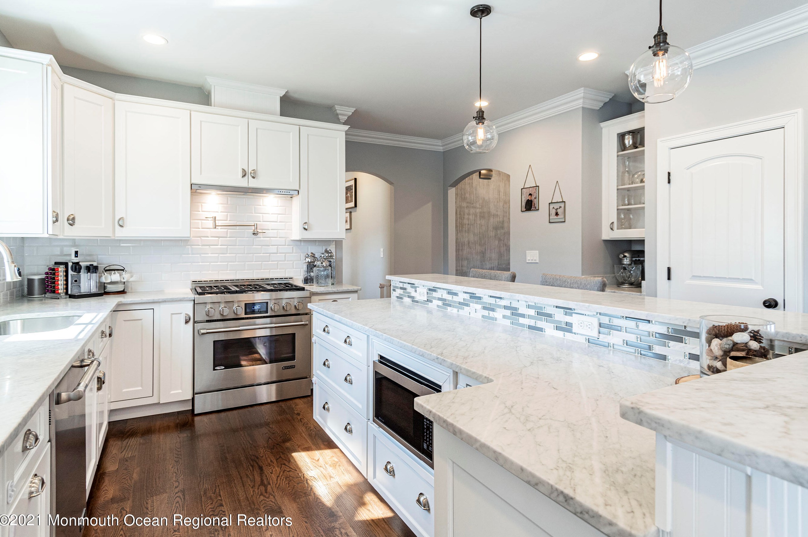 30 Asbury Ave, Oceanport NJ  07757-1365 exterior
