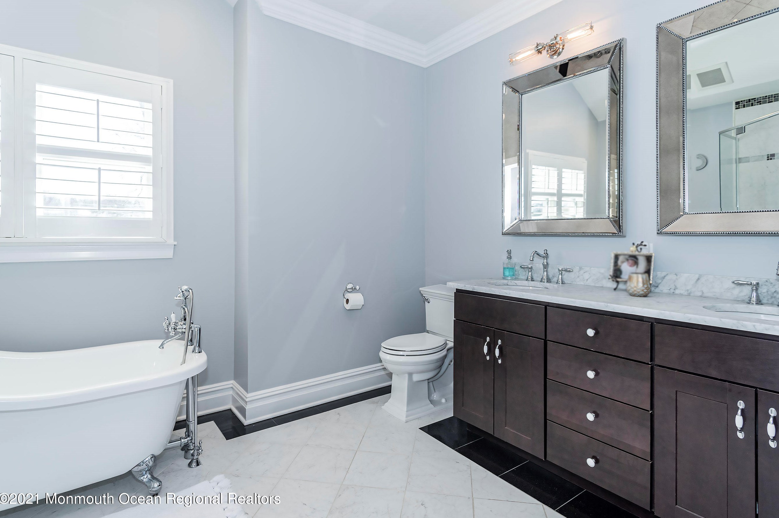 30 Asbury Ave, Oceanport NJ  07757-1365 exterior