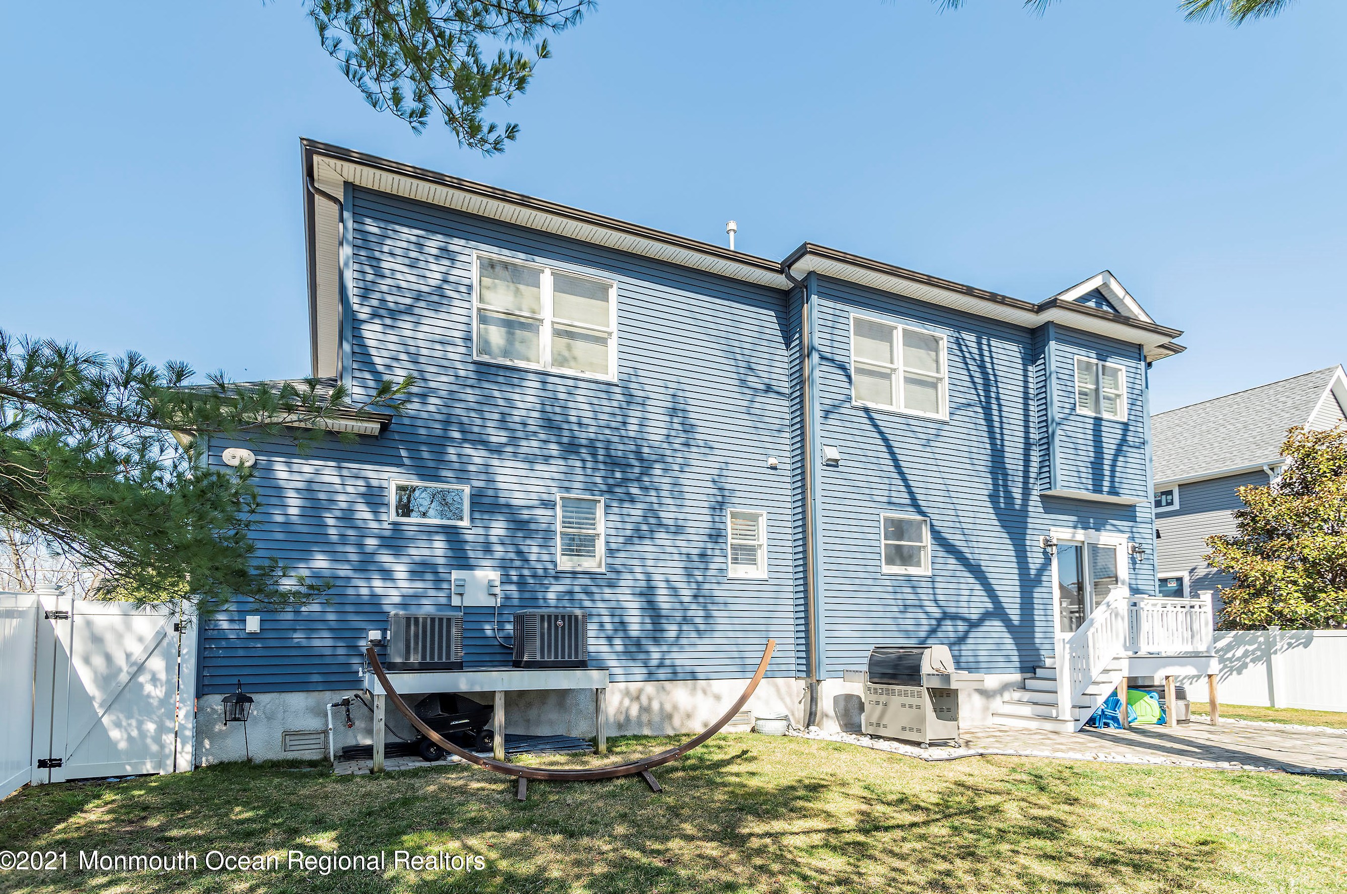 30 Asbury Ave, Oceanport NJ  07757-1365 exterior
