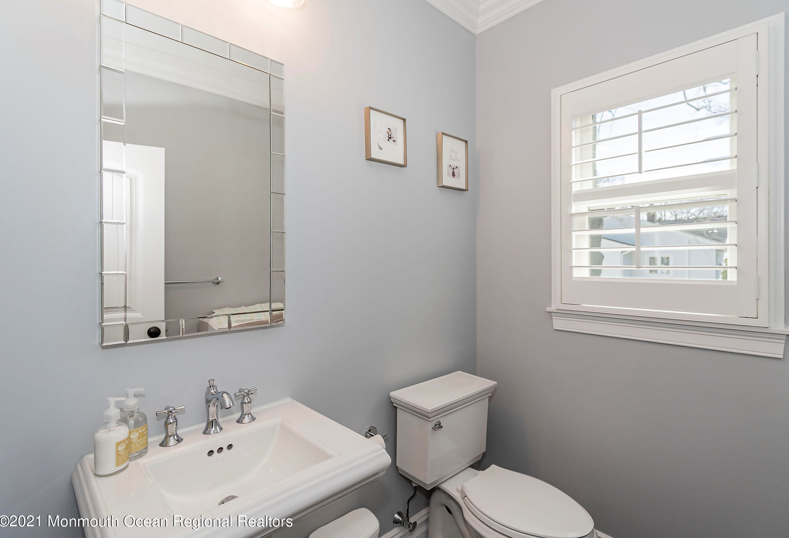 30 Asbury Ave, Oceanport NJ  07757-1365 exterior