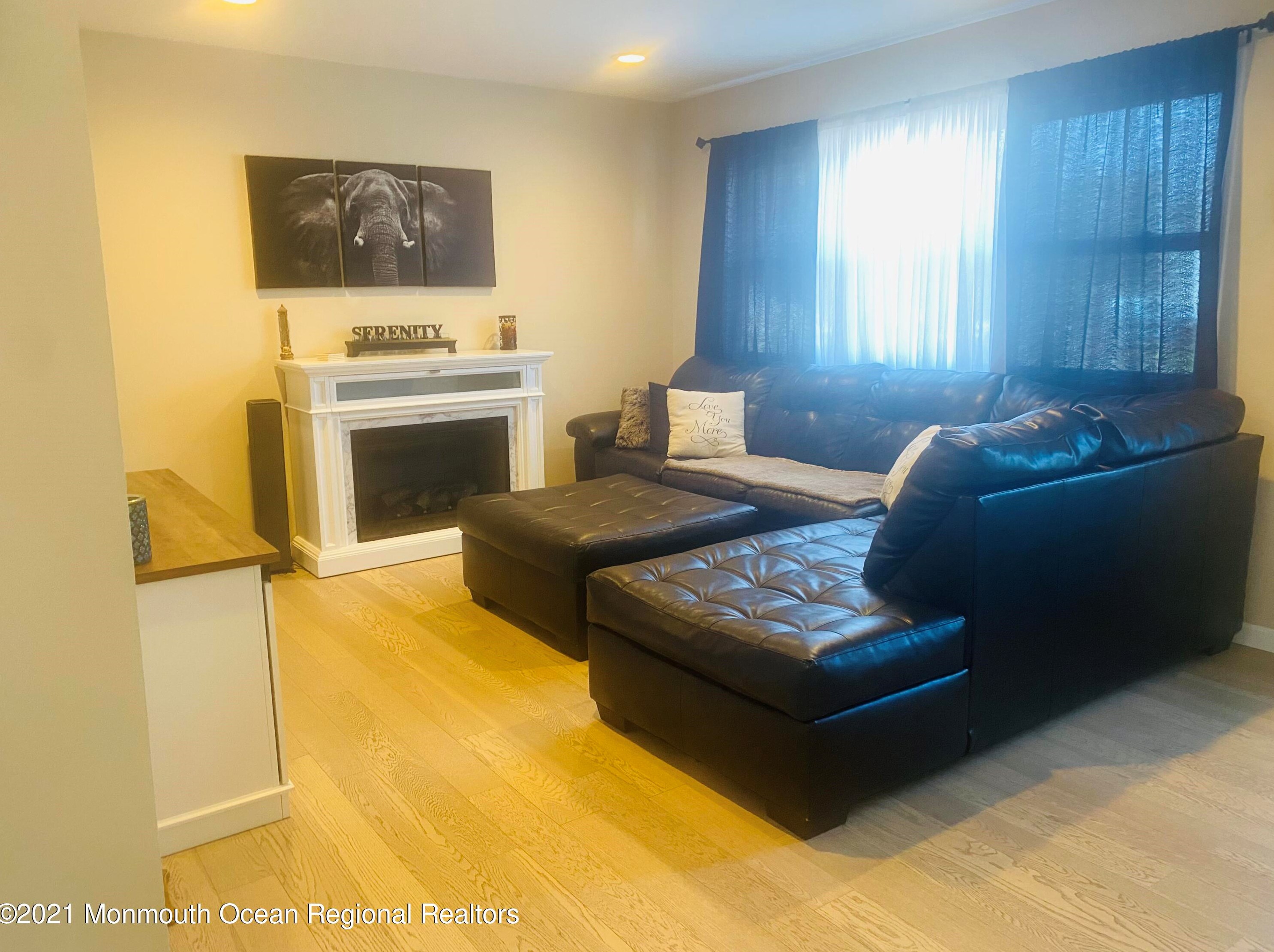 935 Meredith Dr, Toms River, NJ 08753-3941
