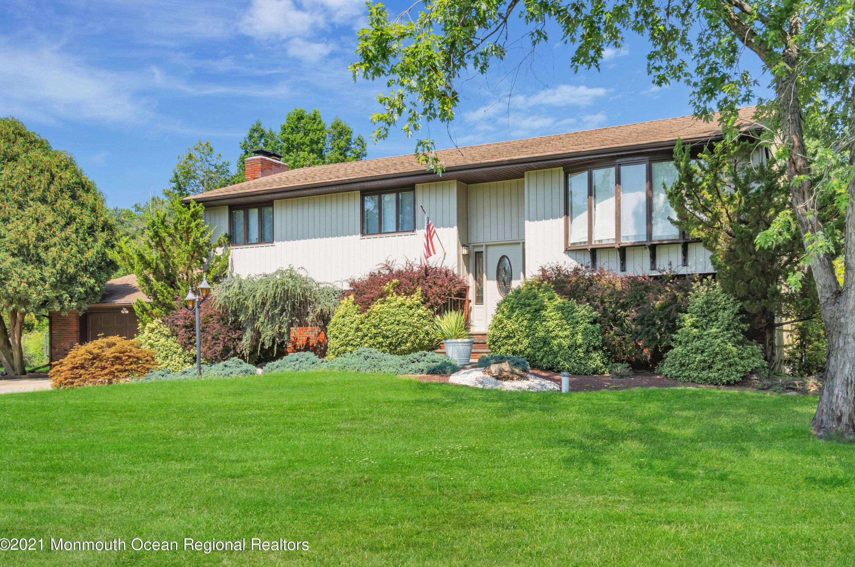 375 Rue Rd, Monroe Twp, NJ 08831-3207