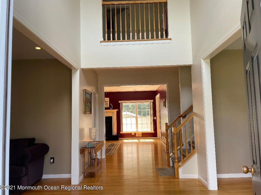 7 Marilyn Ct, Tinton Falls, NJ 07724