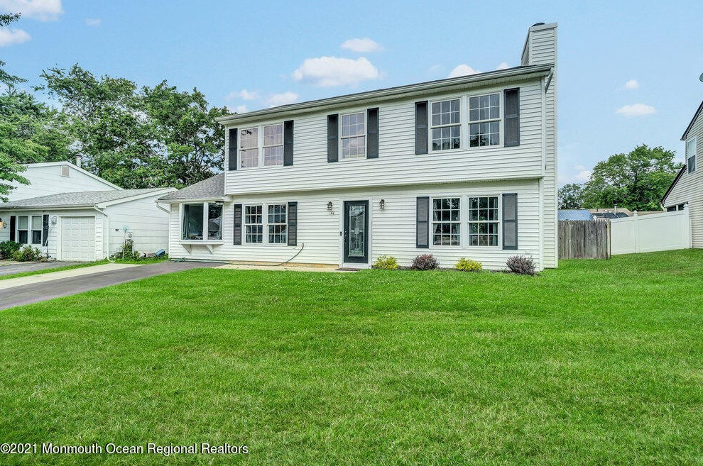44 Bowline St, Barnegat Township, NJ 08005-1651