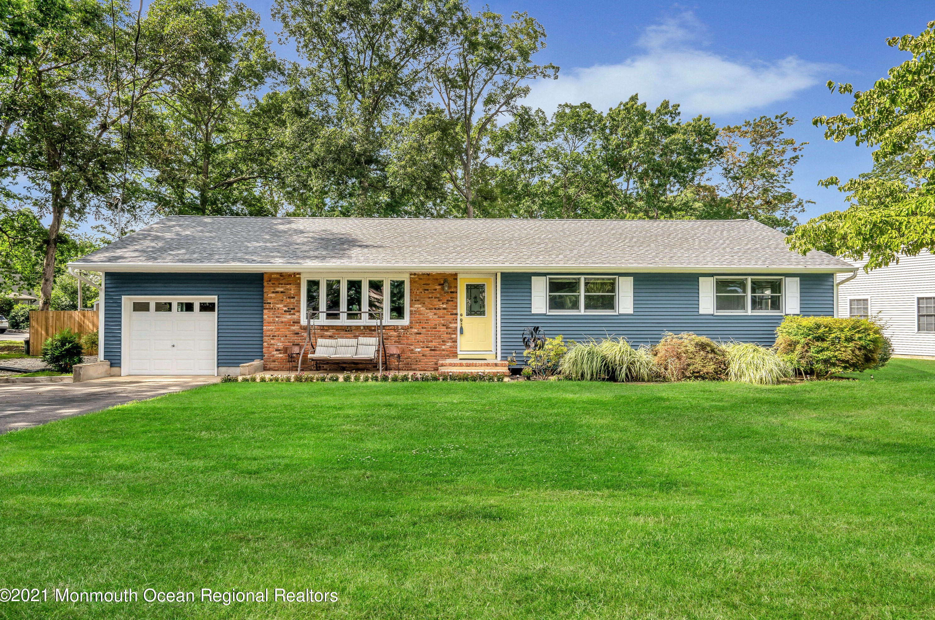 1864 Serpentine Dr, Lacey, NJ 08731