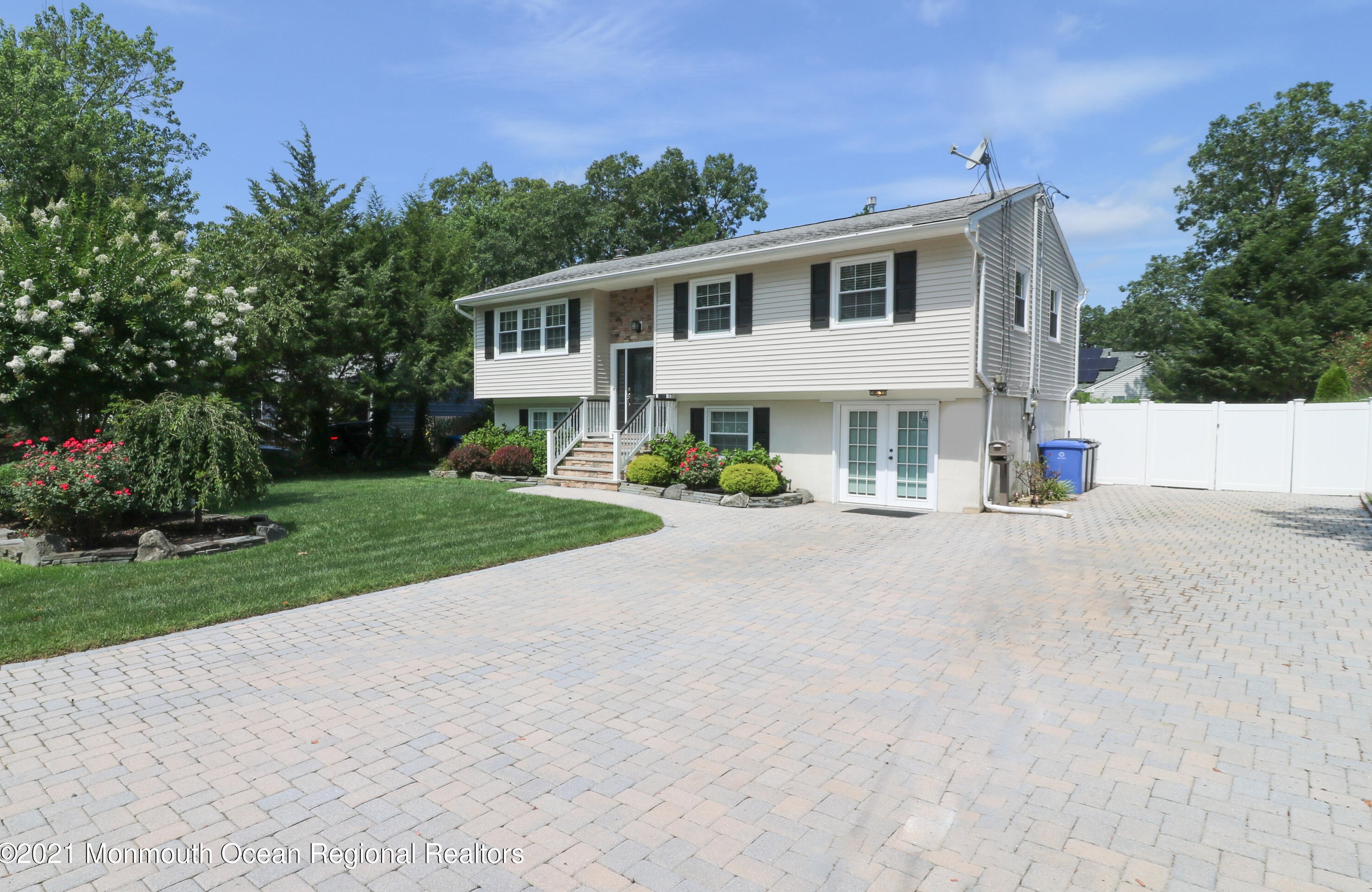 128 Mizzen Ave, Cedar Bonnet Island, NJ 08050