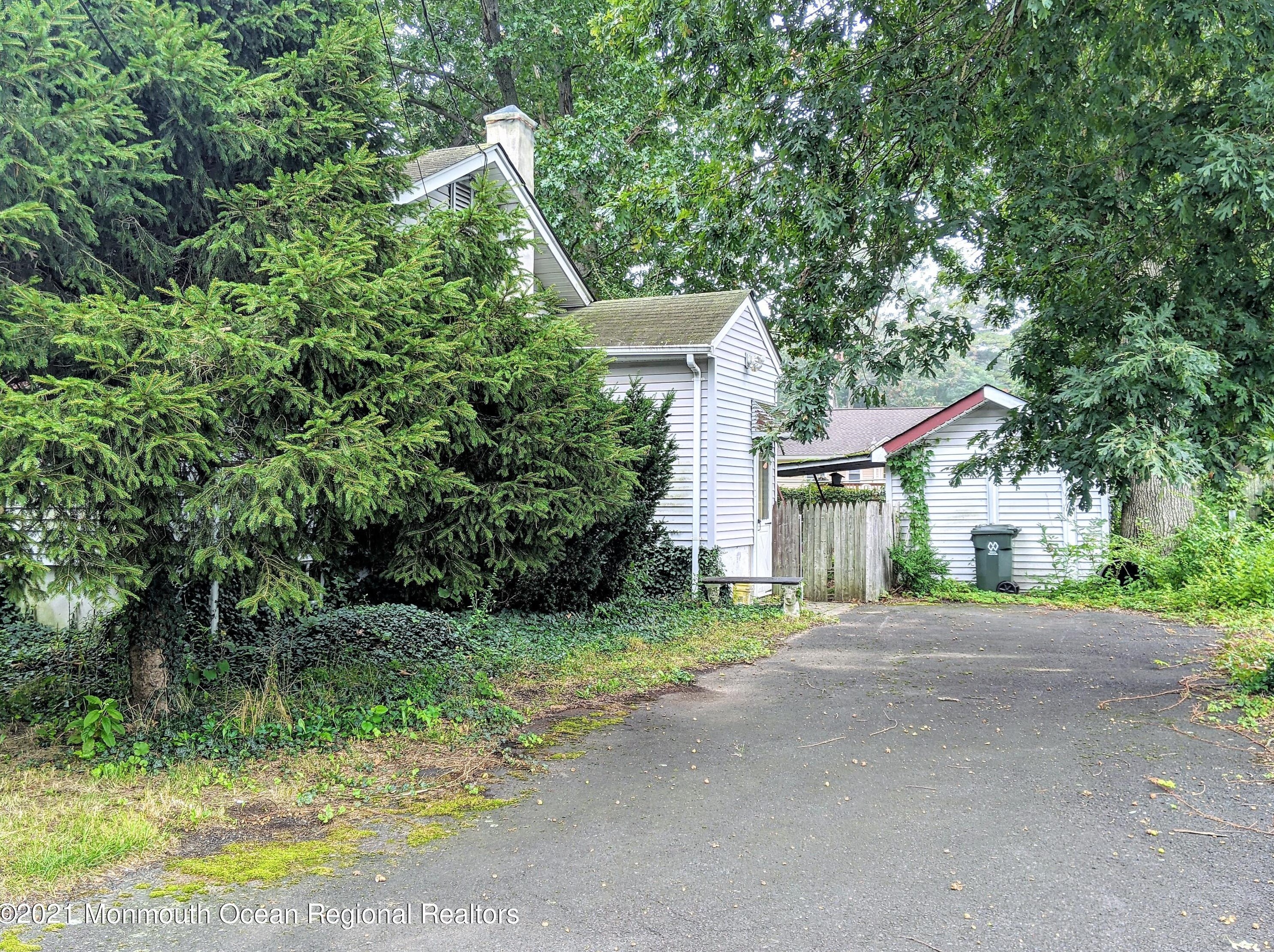 42 Morton Ave, Monroe Twp, NJ 08831-8857