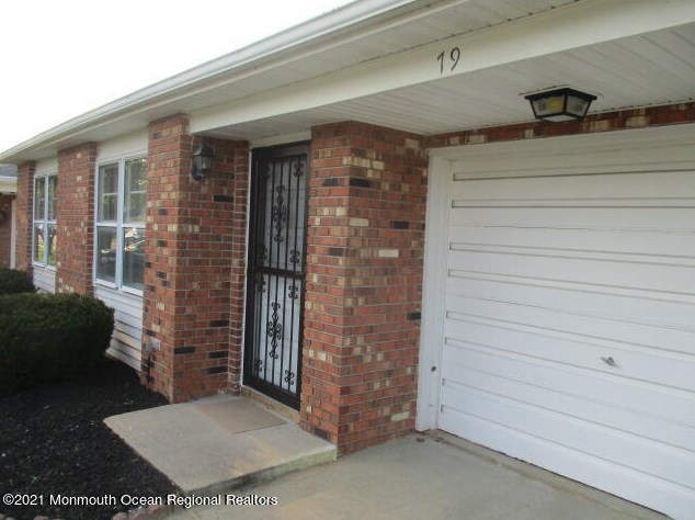 79 Yorkwood Dr, Bricktown, NJ 08723