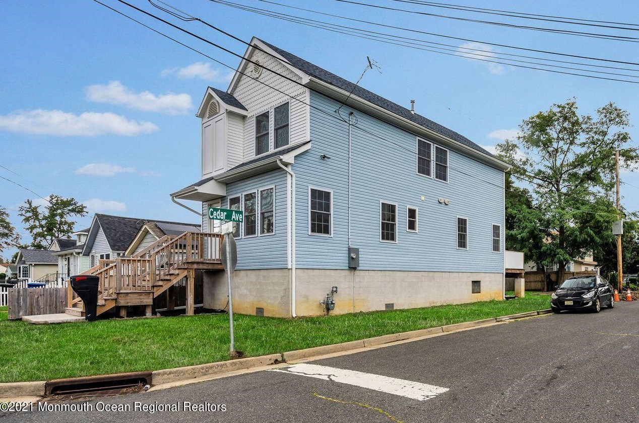 160 Hudson Ave, Middletown, NJ 07748