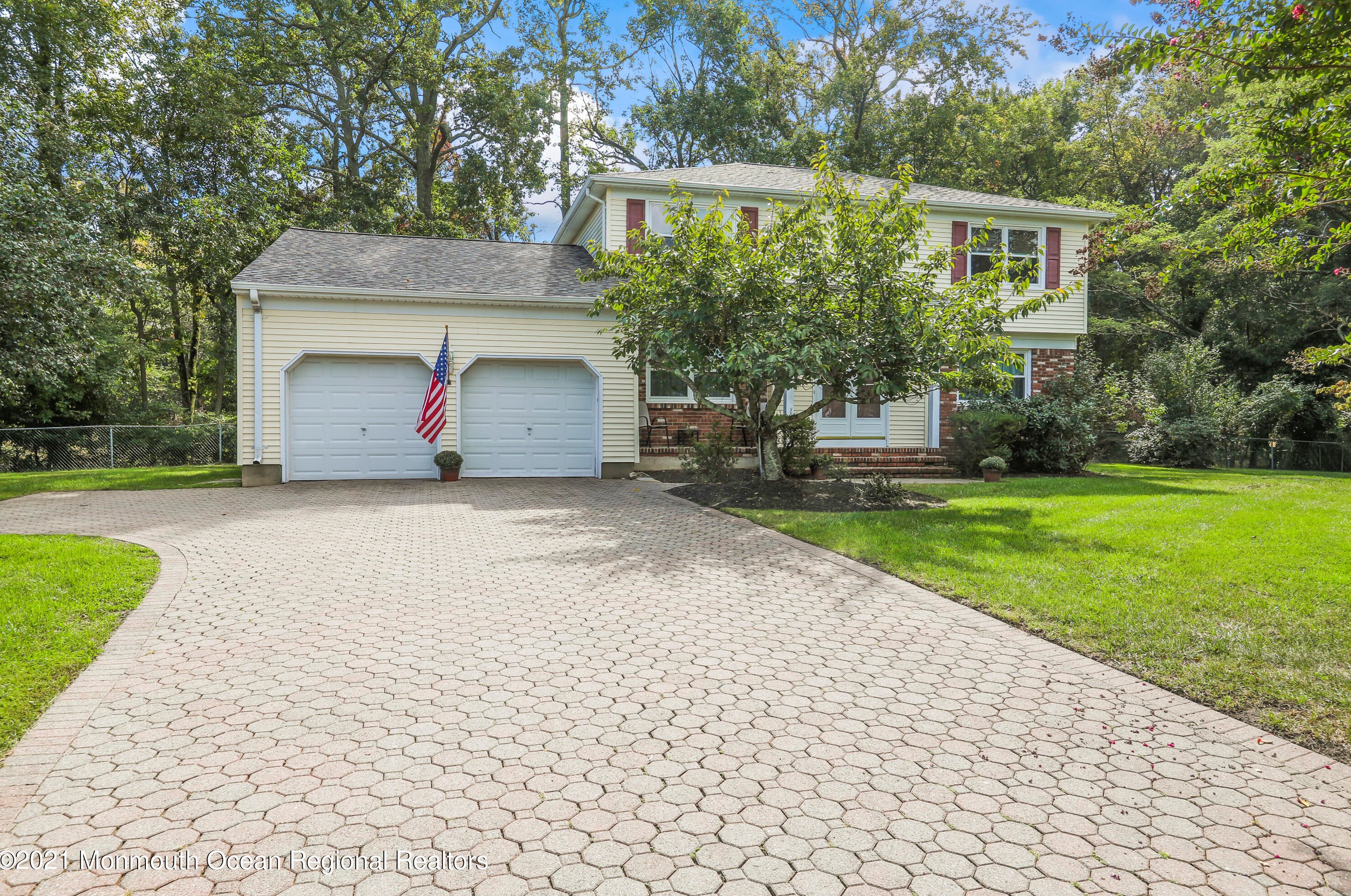 21 Kenneth Dr, Tinton Falls, NJ 07712