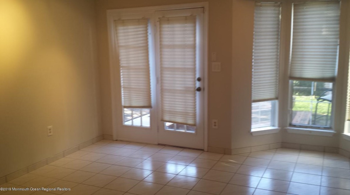 154 Primrose Ln, East Freehold, NJ 07728