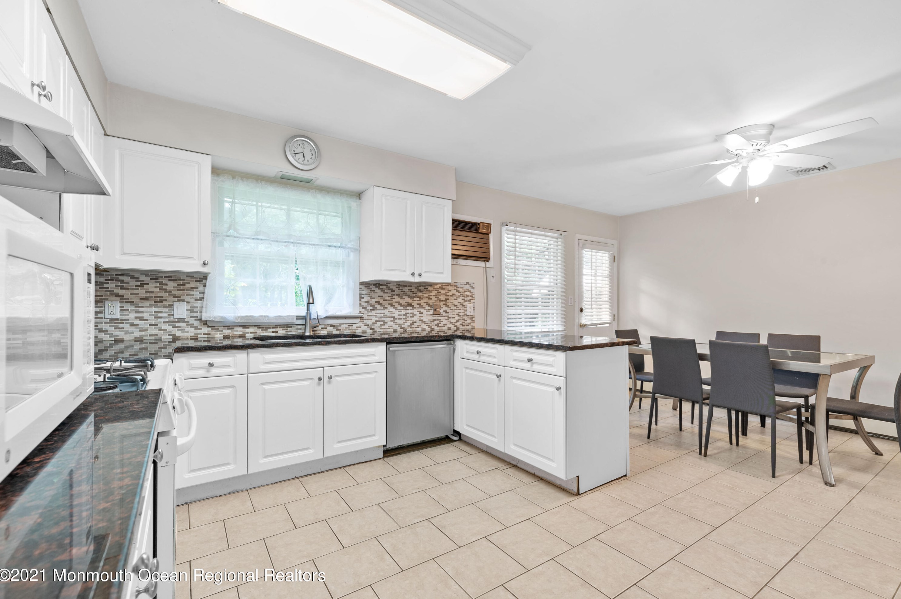 404 Brookside Ave, Oakhurst, NJ 07755