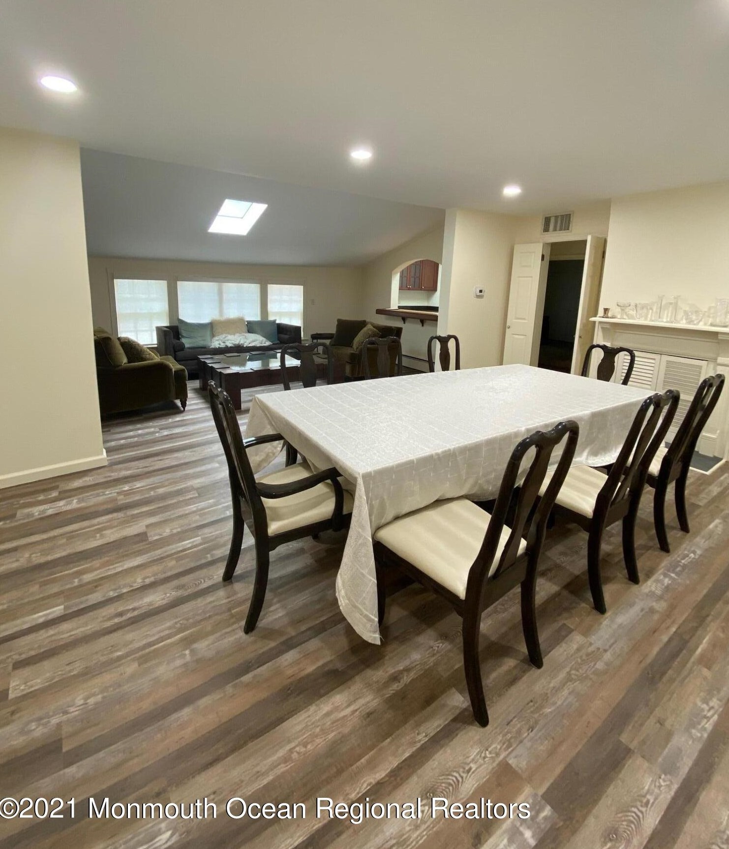 372 Lake Ave, Oakhurst NJ  07755-1205 exterior