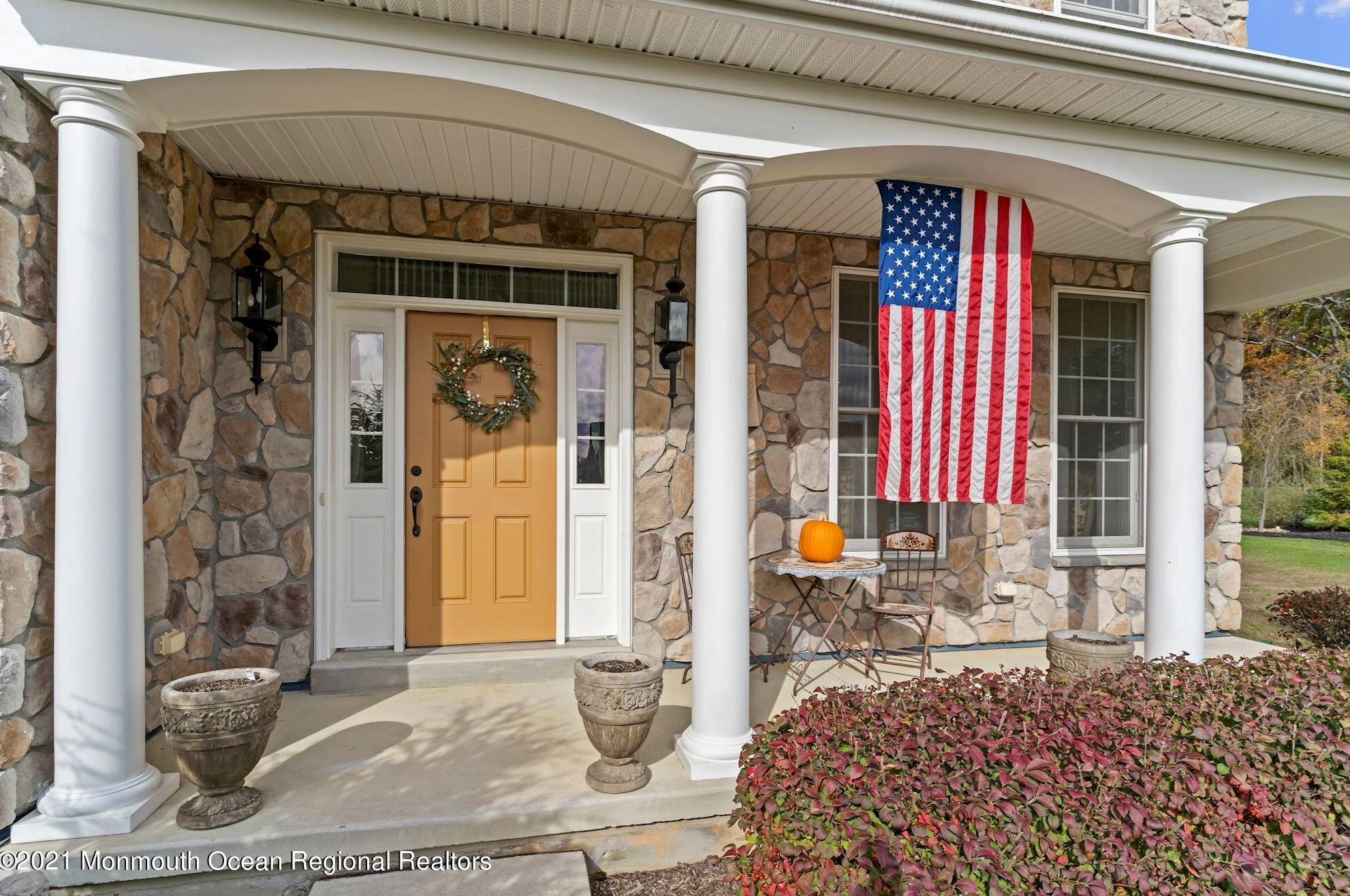 16 Weathervane Circle, Upper Freehold Township, NJ 08514