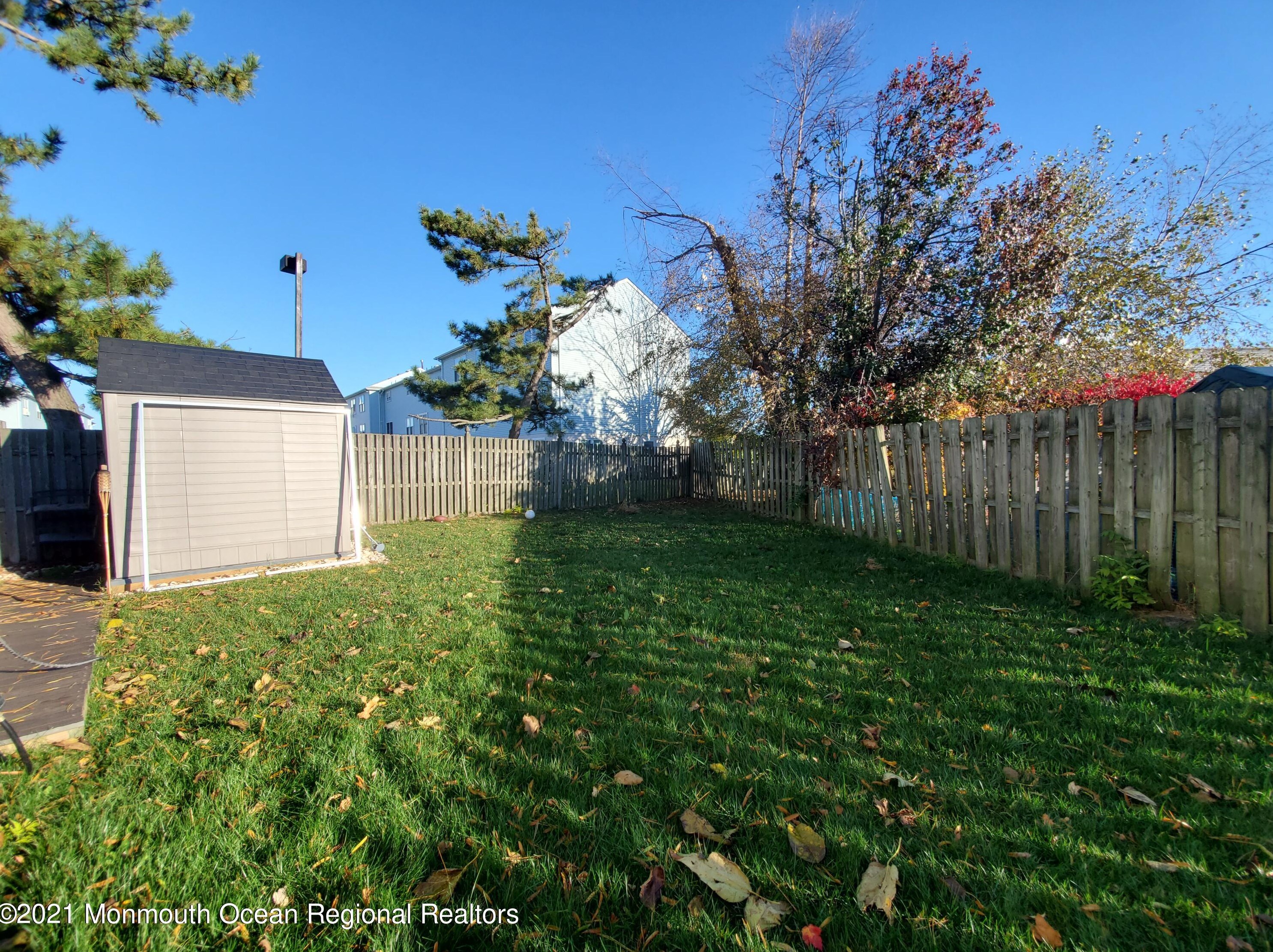 9 Campview Pl, Ideal Beach, NJ 07734